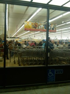 Local shoppers hurry to get last minute Christmas supplies