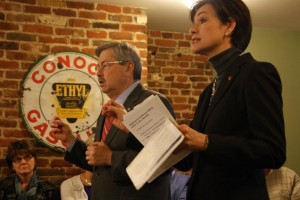 Iowa LG Kim Reynolds was also in attendance, and helped to answer questions presented by those in attendance. (photo by Don Hubbard)