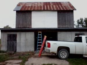 Movie screen attached to the side of the barn at Caldwell Park East of Oskaloosa (photo by Cole Nilson)