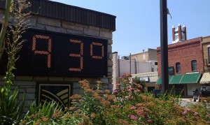 The temperature at MidWestOne Bank shows 93 degrees at shortly after 2 pm on Monday