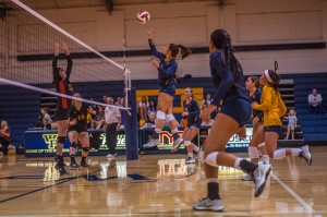 William Penn Volleyball dropped its home-opener to Simpson 3-2 Monday night.