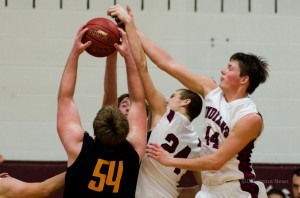 The Oskaloosa Indians Varsity Basketball team made a game of it until the 4th quarter Friday night.