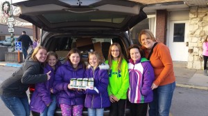 Leaders Bobbie Doty (left) and Sone Scott (right) with winning troop members. (Photo submitted by Oskaloosa Girl Scouts)