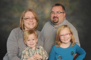 Ruth Ann Triplett with husband Ryan, son Easton (2), daughter Ellamae (6)