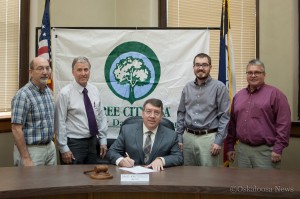 Oskaloosa Mayor Dave Krutzfeldt signed the Arbor Day Proclamation on Thursday.