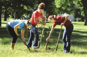 Hundreds of Central College volunteers to serve community