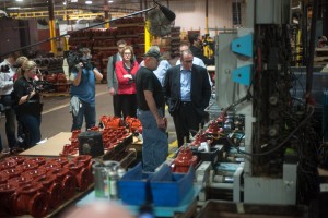 Huckabee visits with a Clow employee during his visit in Oskaloosa Wednesday.