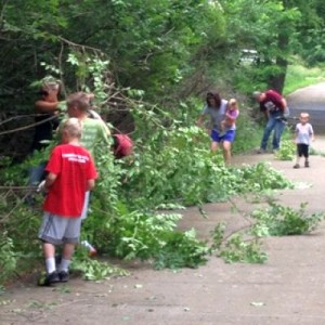 Community Church Teaches Service by Example