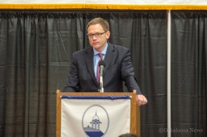 WHO-TV Political Director Dave Price takes questions from audience members at William Penn University.