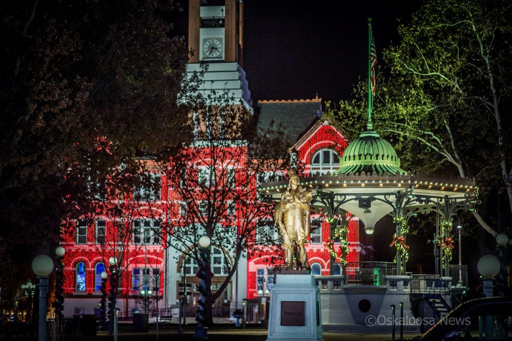 Oskaloosa Business Owners Enjoy A Successful Start To Christmas