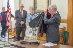Dave Dixon uncovers the historical marker for the Mahaska County Courthouse. A ceremony was held this past week to mark the occasion.