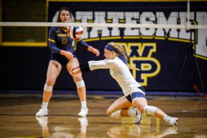 The Statesmen (16-7, 4-4 Heart) held off the Yellowjackets (11-16, 2-8 Heart) in five sets (22-25, 25-23, 25-23, 22-25, 15-7). (photo by Denis Currier/Oskaloosa News)