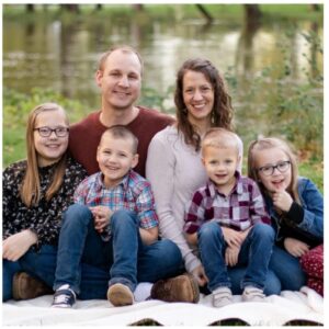 Dan and his wife, Lisa, have four children, Emily, Caroline, Paul, and Joe. When not at school, Dan can be found arranging and performing music with his family. He also enjoys reading, playing tennis and cheering on the Chicago White Sox.