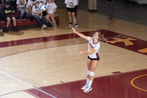 The No. 4 nationally ranked Indian Hills Women's Volleyball team bounced back after a season-opening loss on Friday to earn a split at the Reiver Classic.
