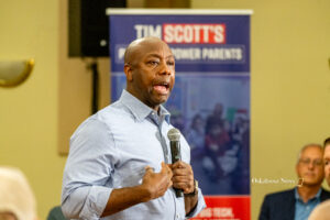 Sen. Tim Scott campaigns for President in Oskaloosa on Thursday afternoon. (Oskaloosa News Photo)