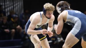 The Statesmen men's wrestling team took a tie and turned it into a lopsided affair as it defeated Waldorf 32-14 in its Heart of America Athletic Conference dual meet opener Thursday.