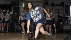 The Statesmen women’s bowling team landed in the top 10 as it started its Vegas trip at the Glenn Carlson Las Vegas Invitational Monday and Tuesday.
