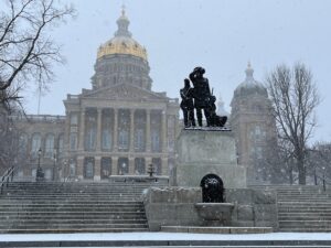  Snow falls on the Iowa Capitol on Dec. 12, 2024. (Photo by Kathie Obradovich/Iowa Capital Dispatch)
