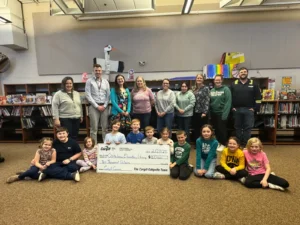 Students and staff at Oskaloosa Elementary School celebrate a $10,000 donation from Cargill Cares – Eddyville, presented to the Oskaloosa Elementary School library to support the school's nonfiction book collection. Representatives from Cargill Cares join teachers and students in displaying the check, which will help provide updated, high-quality non-fiction resources for young learners.