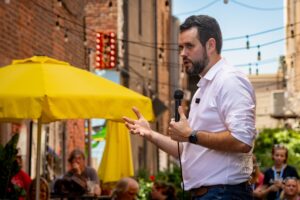State Senator Zach Wahls visited Oskaloosa on Sunday, bringing his campaign for the U.S. Senate to Mahaska County with a grassroots stop in “The Alley.”