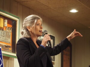  U.S. Sen. Joni Ernst addressed members of the Westside Conservative Club at the Machine Shed Restaurant in Urbandale Aug. 13, 2025. (Photo by Robin Opsahl/Iowa Capital Dispatch)