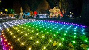 Oskaloosa has turned on the lights for the 2025 holiday season.