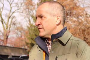  Iowa Secretary of Agriculture Mike Naig speaks with reporters at Terrace Hill following the gubernatorial pardoning of two turkeys Nov. 25, 2025. (Photo by Cami Koons/Iowa Capital Dispatch) 