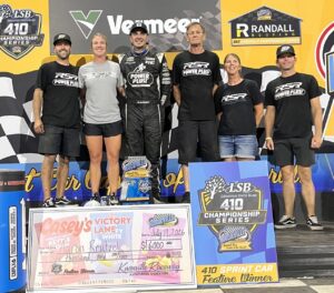 Aaron Reutzel topped another amazing feature at Knoxville Raceway Saturday on Vermeer/Marion County Fair Night! 
