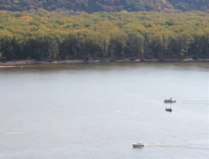  A study from USGS shows nutrient pollution in U.S. rivers can spend a season or longer on the landscape before it reaches a stream. Pictured is the Mississippi River along Dubuque. (Photo by Perry Beeman/Iowa Capital Dispatch)